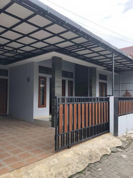 Richandy House - 3 Bedroom Full Ac & Hot Water Kejayan Εξωτερικό φωτογραφία